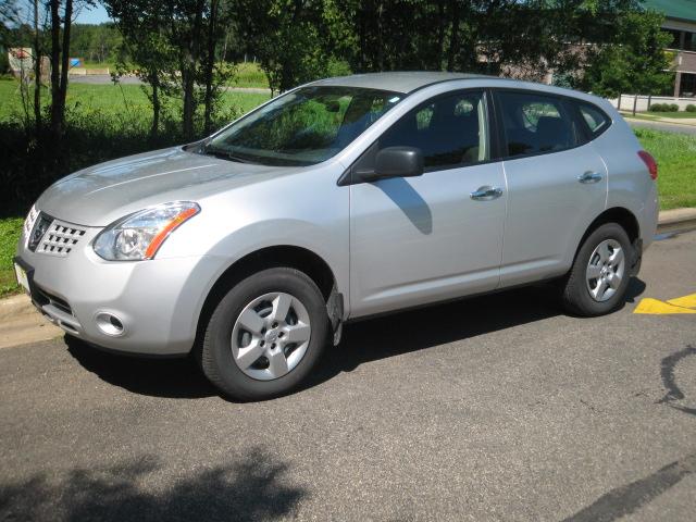 Nissan Rogue 2010 Silver. 2010 Nissan Rogue