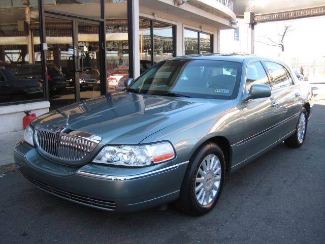 2005 Lincoln Town Car